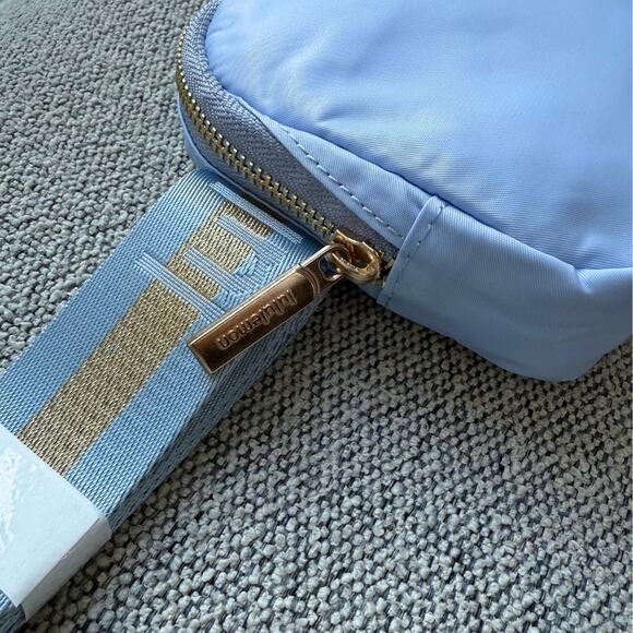 NEW Lululemon Everywhere Wordmark Crossbody Belt Bag 1L - Baby Blue Gold - Picture 3 of 4